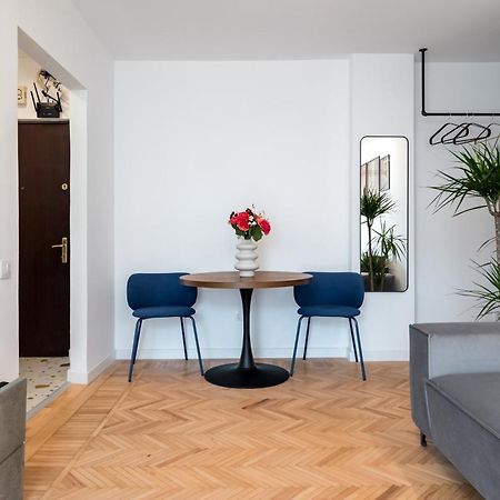 Central Aesthetic Apartment Bucarest Esterno foto