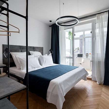 Central Aesthetic Apartment Bucarest Esterno foto