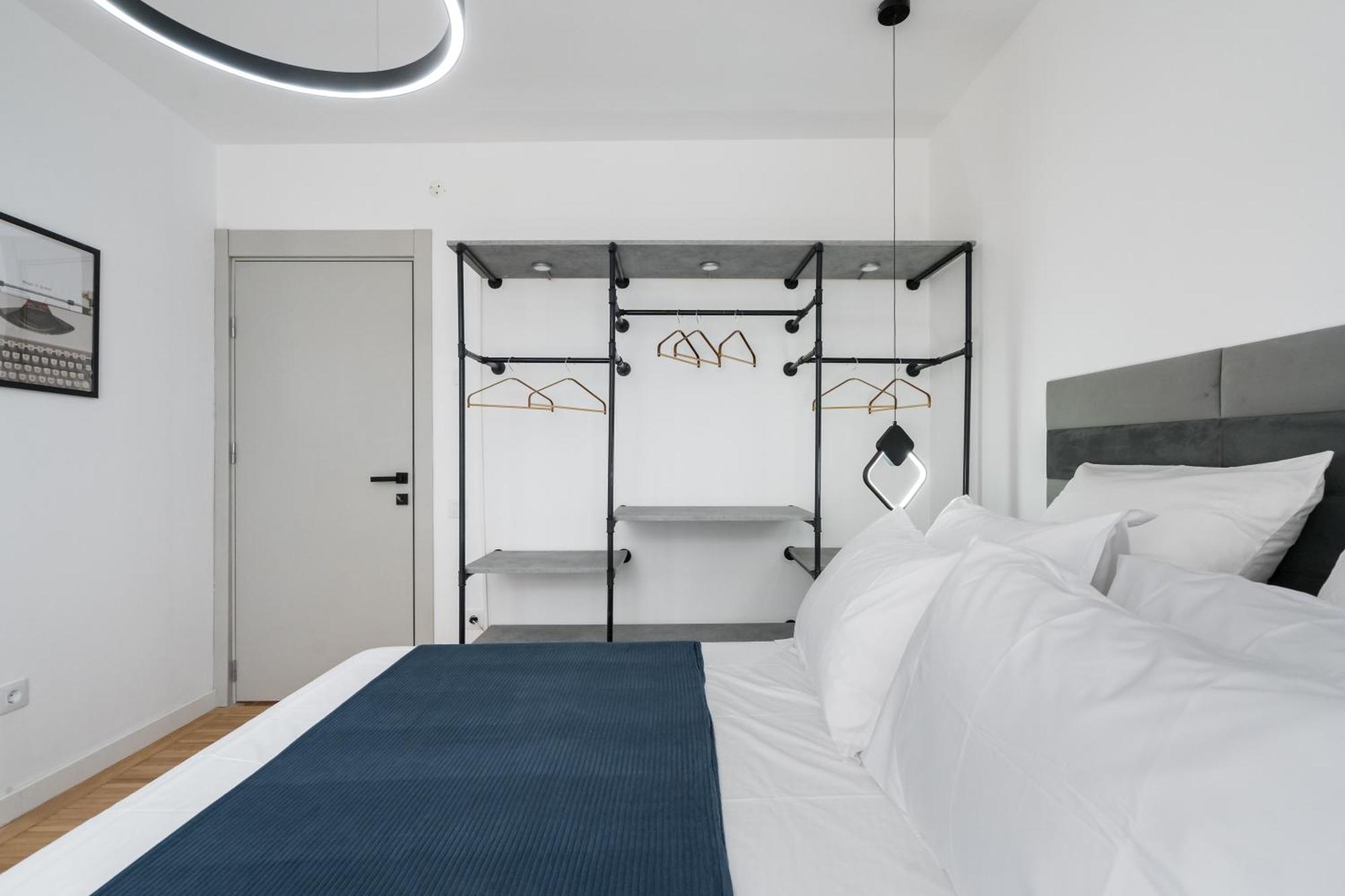 Central Aesthetic Apartment Bucarest Esterno foto