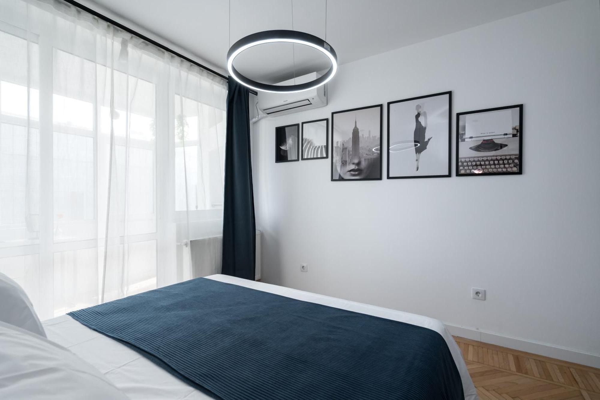 Central Aesthetic Apartment Bucarest Esterno foto